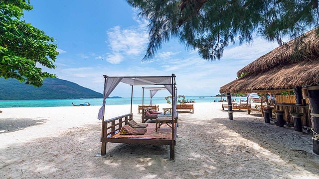 The 12 Most Beautiful Beaches in Thailand: Sunrise Beach

