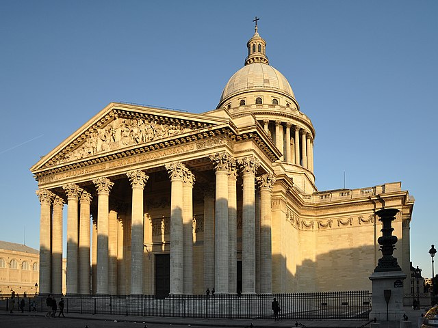 Top 17 Best Places to Visit in Paris
