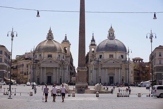 Piazza del Popolo under the Roman sun.